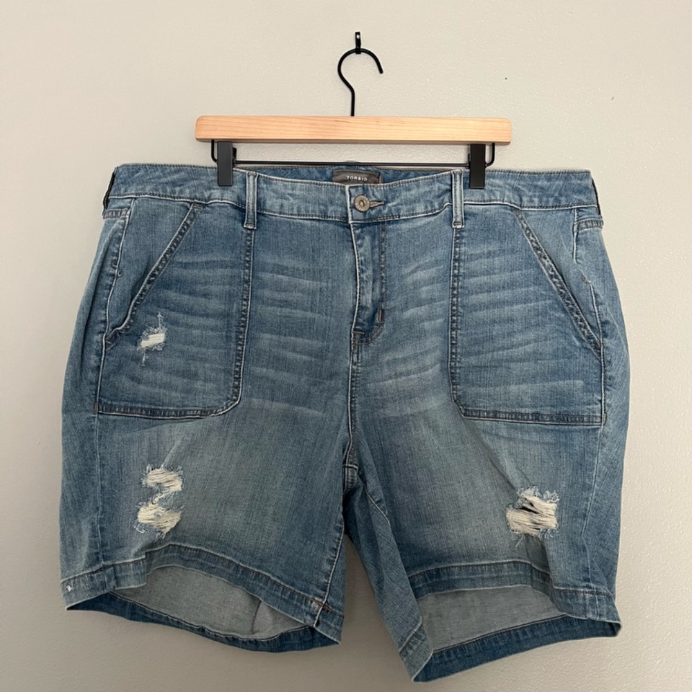 Torrid - 5 Inch Vintage Stretch Mid-Rise Blue Jean Short - Size 24 / 3x - Picture 2 of 9